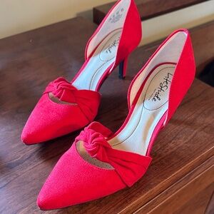 Life Stride Red Knotted Pointed-Toe Heels in like new condition